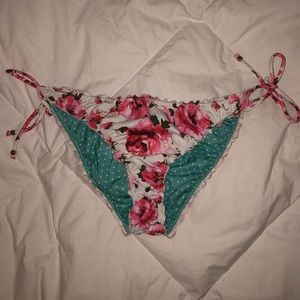 Scrunch butt bikini bottoms